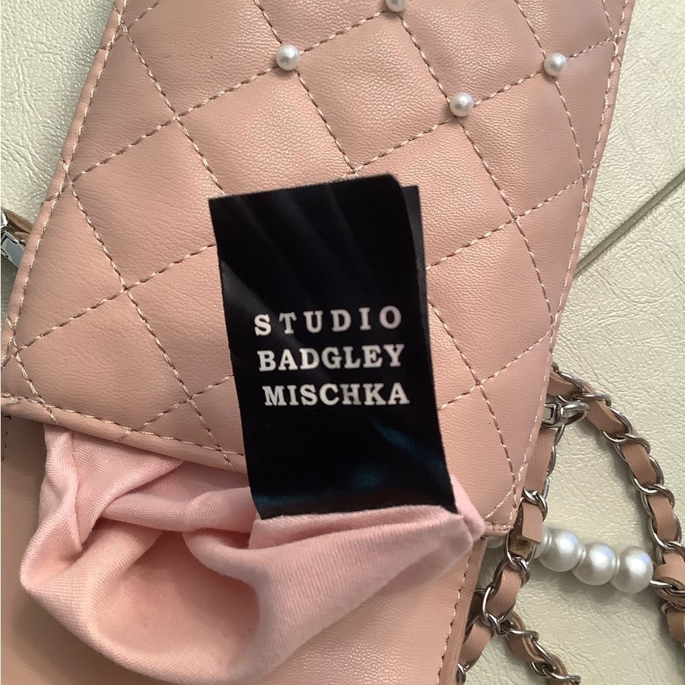BADGLEY MISCHKA DIAMOND QUILTED STUDDED WITH PEARLS CROSSBODY PHONE WALLET - Picture 10 of 11